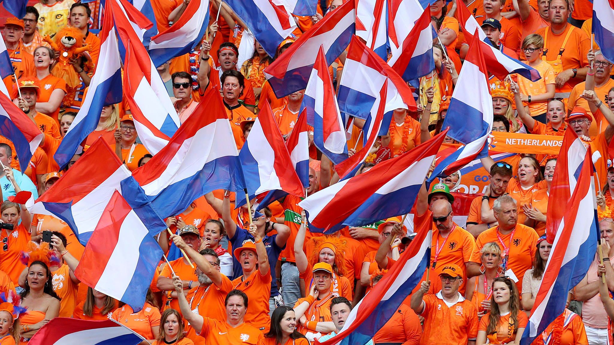 Netherlands Football Team Logo : Herunterladen Hintergrundbild