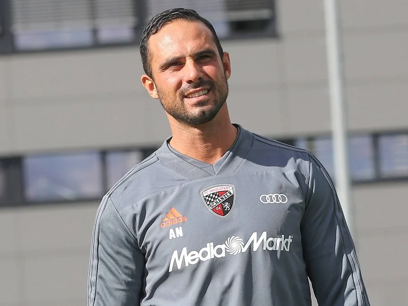 Alexander Nouri, the former head coach of Werder Bremen and Hertha BSC, is trading the dugout for the drive-thru.