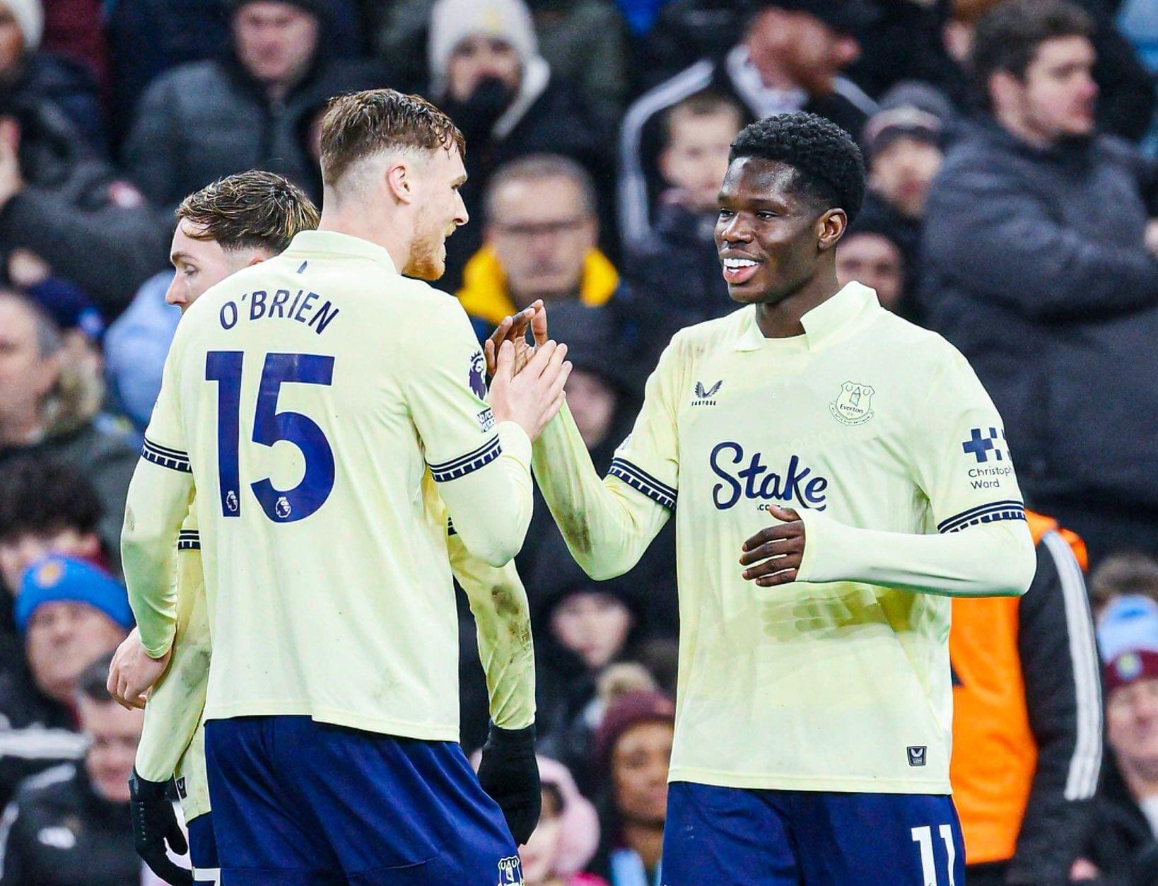 Superb Everton dent Villa's title charge