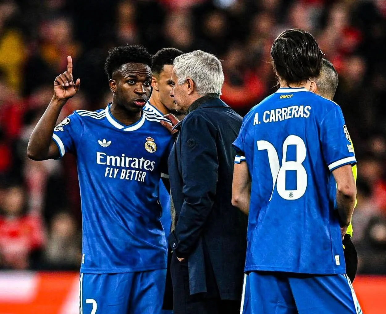 Kompany Slams Mourinho Over 'Unacceptable' Vinícius Comments