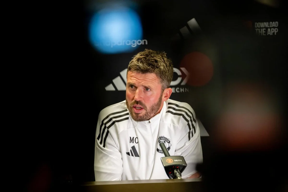 Michael Carrick Defends United Culture Amid Ratcliffe Row