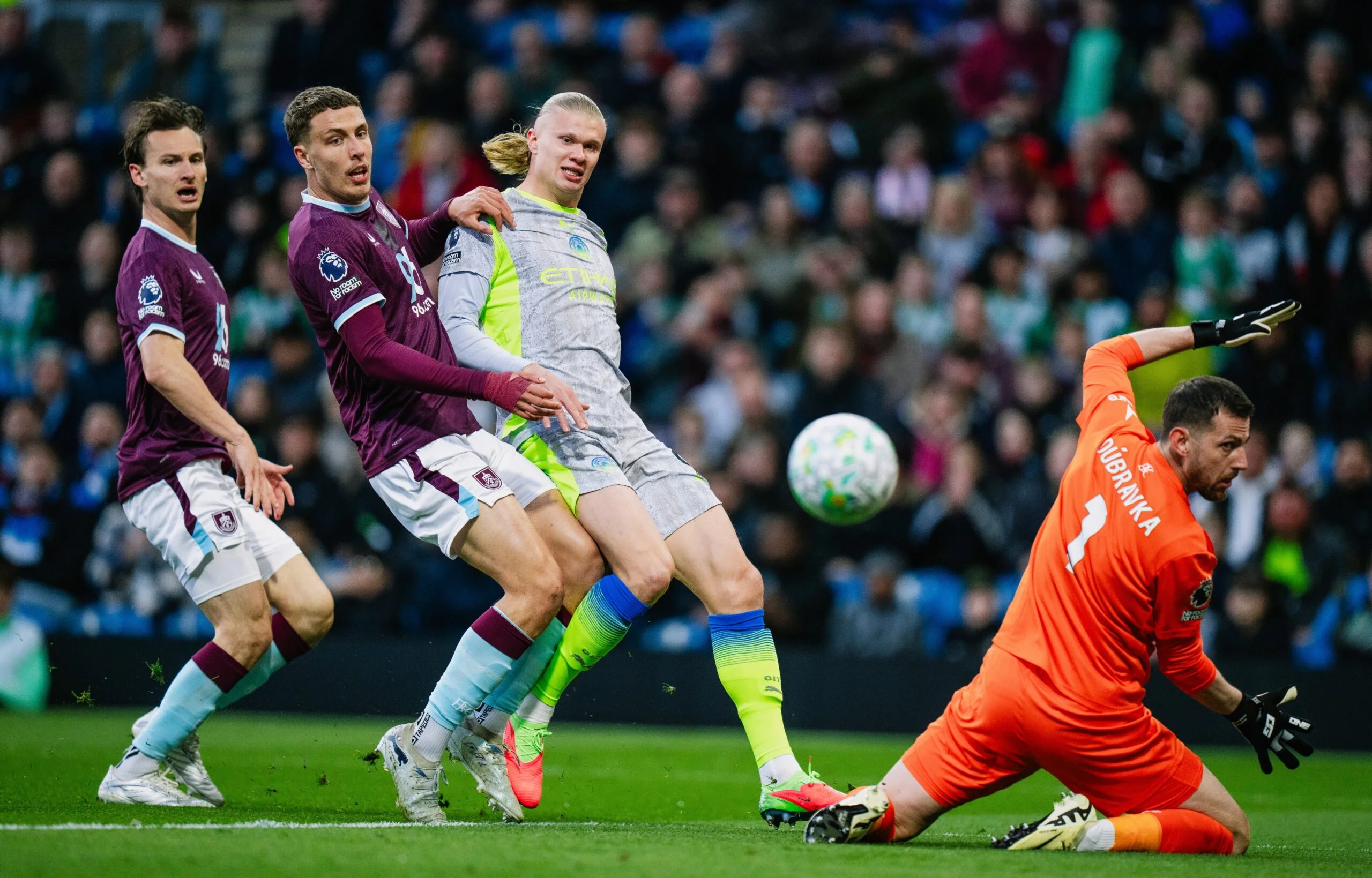Manchester City Reclaim Summit to Leave Arsenal Trailing